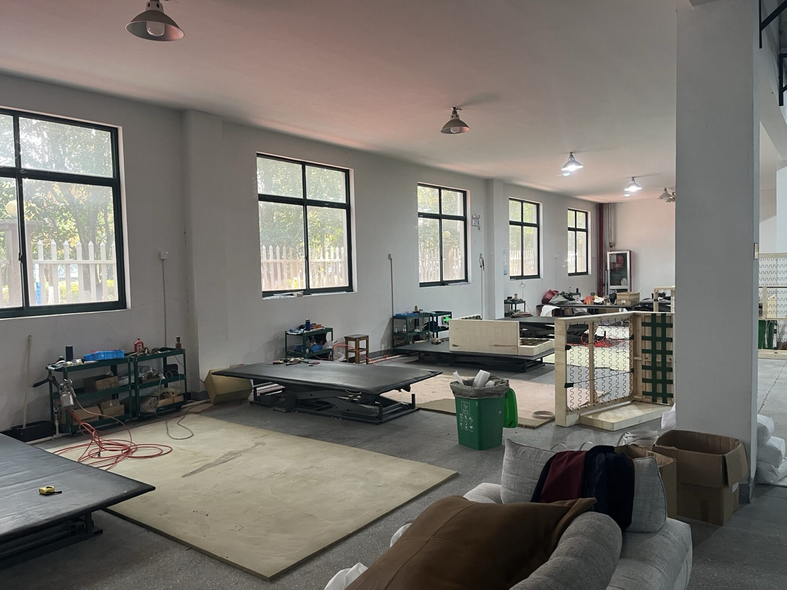 Factory equipment and workshop process environment